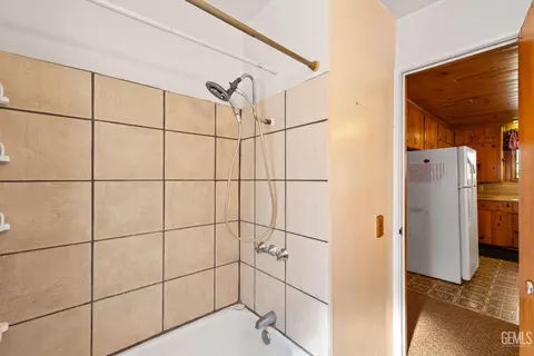 Bath - 45888 Booth Ave, Posey, CA 93260 photo 2 of 3