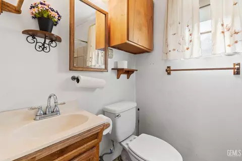 Bath - 45888 Booth Ave, Posey, CA 93260 photo 1 of 3