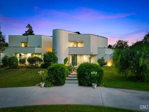 5501 Georgia Dr, Bakersfield, CA 93308