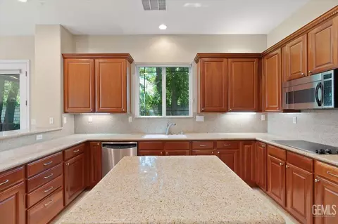 Kitchen - 2231 Crocus Dr, Bakersfield, CA 93311 photo 2 of 3