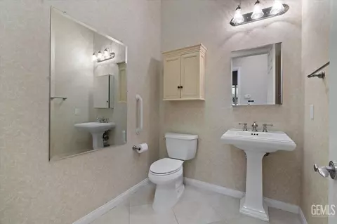 Bath - 2231 Crocus Dr, Bakersfield, CA 93311 photo 2 of 2