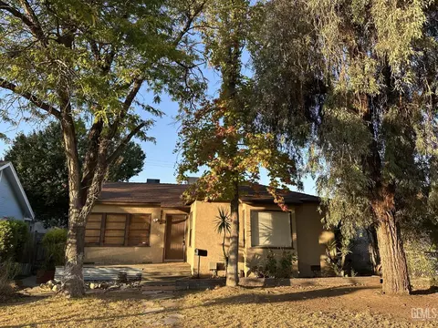 104 Quincy St, Bakersfield, CA 93305