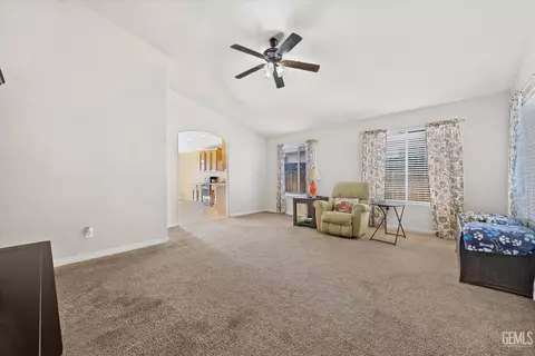619 Lucard St, Taft, CA 93268 photo 14
