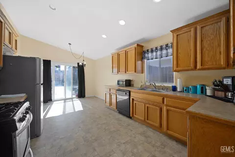 619 Lucard St, Taft, CA 93268 photo 21