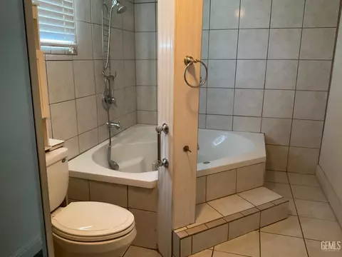 Bath - 1302 E 19th St, Bakersfield, CA 93305 photo 4 of 4