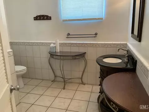 Bath - 1302 E 19th St, Bakersfield, CA 93305 photo 2 of 4