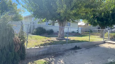 Exterior - 105 D St, Taft, CA 93268 photo 1 of 5