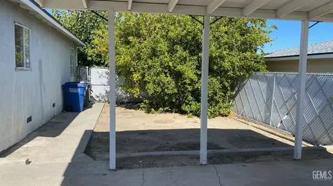 Exterior - 105 D St, Taft, CA 93268 photo 5 of 5