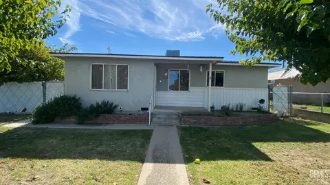 Exterior - 105 D St, Taft, CA 93268 photo 3 of 5