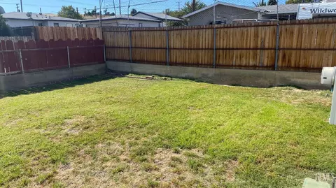 Exterior - 105 D St, Taft, CA 93268 photo 4 of 5