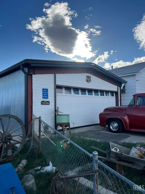 809 Buena Vista St, Taft, CA 93268 photo 9
