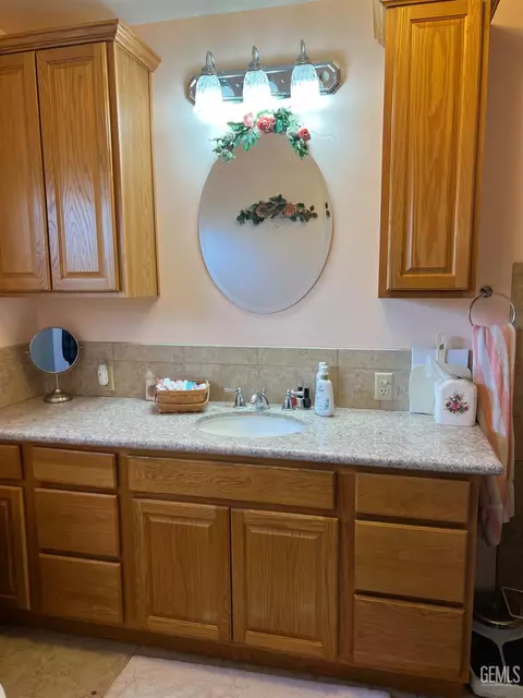 809 Buena Vista St, Taft, CA 93268 photo 25