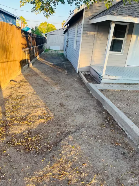 412 Pierce St, Taft, CA 93268 photo 4