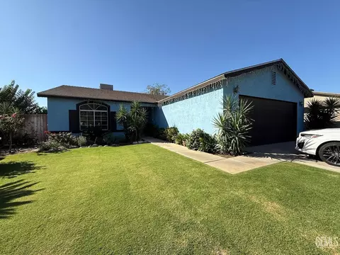 Exterior - 9115 Maxwell Ct, Lamont, CA 93241 photo 1 of 4