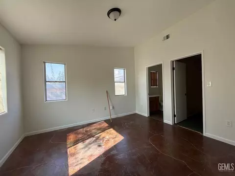 Bedroom - 9115 Maxwell Ct, Lamont, CA 93241 photo 5 of 8