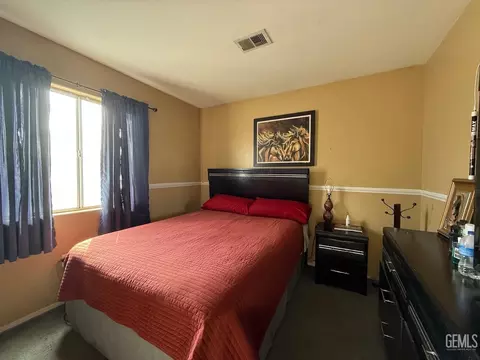 Bedroom - 9115 Maxwell Ct, Lamont, CA 93241 photo 2 of 8