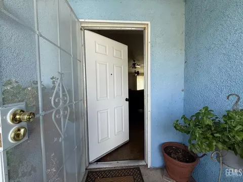 Entry Way - 9115 Maxwell Ct, Lamont, CA 93241 photo 1 of 3