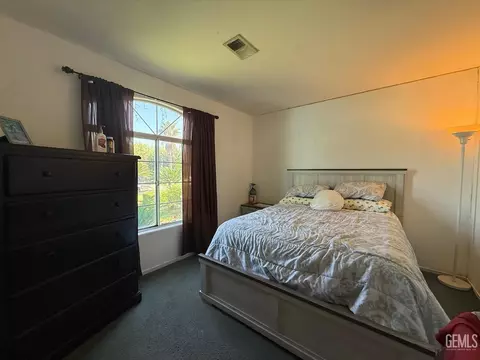 Bedroom - 9115 Maxwell Ct, Lamont, CA 93241 photo 4 of 8