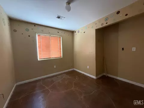 Bedroom - 9115 Maxwell Ct, Lamont, CA 93241 photo 7 of 8