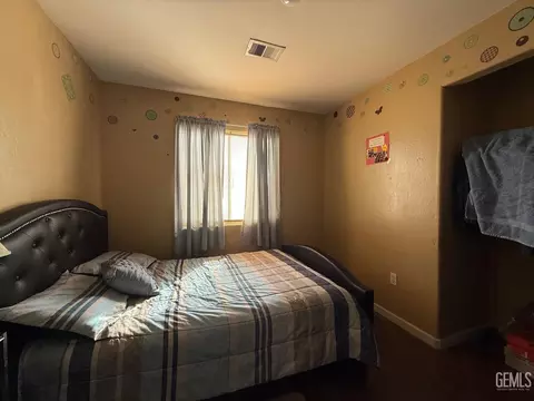 Bedroom - 9115 Maxwell Ct, Lamont, CA 93241 photo 3 of 8