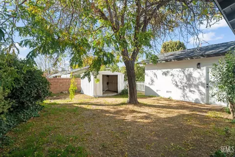 Exterior - 402 W A St, Tehachapi, CA 93561 photo 12 of 14