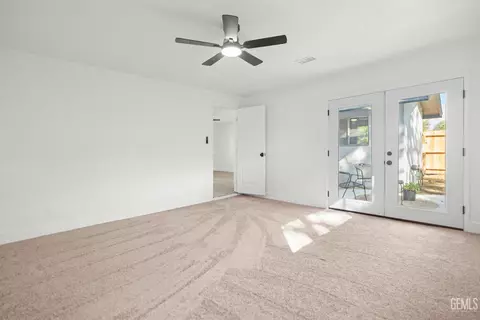 Bedroom - 402 W A St, Tehachapi, CA 93561 photo 2 of 3