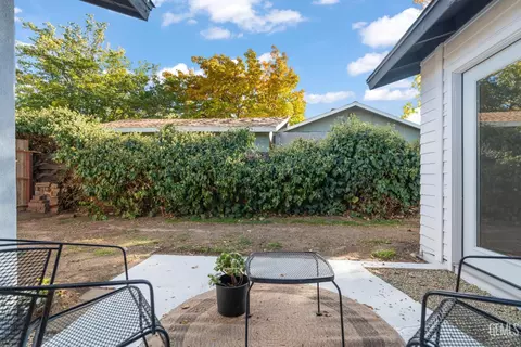 Exterior - 402 W A St, Tehachapi, CA 93561 photo 7 of 14
