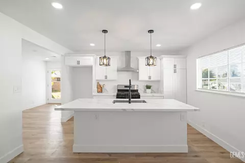 Kitchen - 402 W A St, Tehachapi, CA 93561 photo 1 of 5