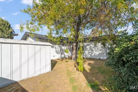 Exterior - 402 W A St, Tehachapi, CA 93561 photo 13 of 14