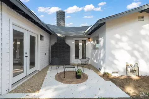 Exterior - 402 W A St, Tehachapi, CA 93561 photo 10 of 14