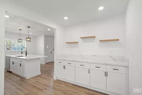Entry Way - 402 W A St, Tehachapi, CA 93561 photo 4 of 6