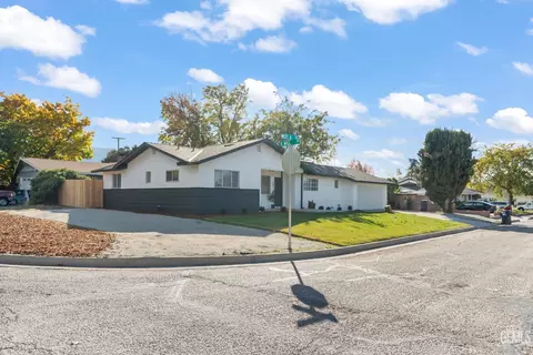 Exterior - 402 W A St, Tehachapi, CA 93561 photo 3 of 14