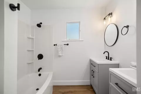 Bath - 402 W A St, Tehachapi, CA 93561 photo 5 of 6