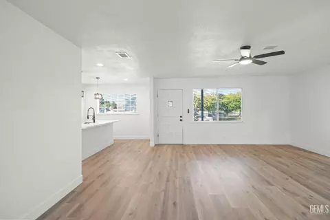 Living - 402 W A St, Tehachapi, CA 93561 photo 1 of 4