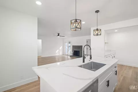 Kitchen - 402 W A St, Tehachapi, CA 93561 photo 5 of 5