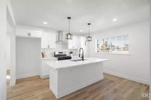 Kitchen - 402 W A St, Tehachapi, CA 93561 photo 2 of 5