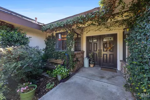 8909 Summer Creek Rd, Bakersfield, CA 93311