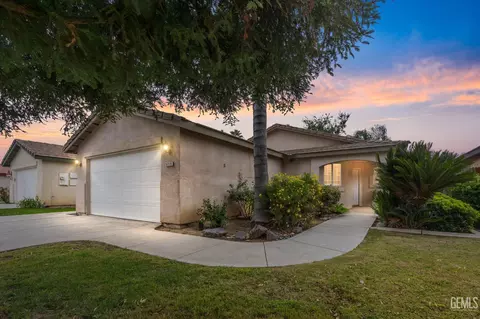 5719 Sarona St, Bakersfield, CA 93308