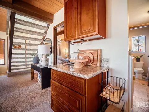25001 Paramount Dr, Tehachapi, CA 93561 photo 8