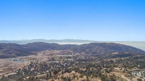 25001 Paramount Dr, Tehachapi, CA 93561 photo 4