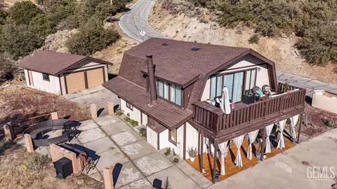 25001 Paramount Dr, Tehachapi, CA 93561