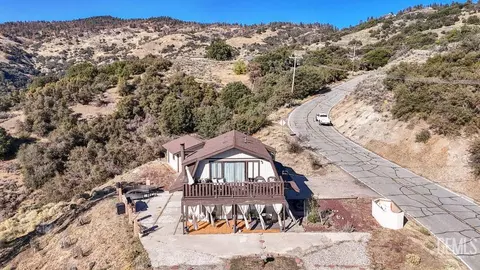 25001 Paramount Dr, Tehachapi, CA 93561 photo 2