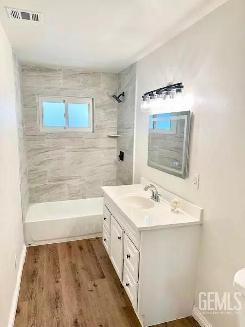 Bath - 421 Curtis Ave, Shafter, CA 93263 photo 1 of 1