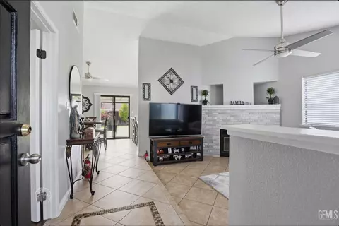 Entry Way - 4501 Gorbett Ln, Bakersfield, CA 93311 photo 2 of 3