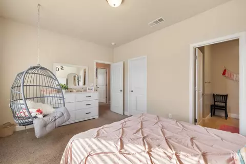 Bedroom - 9324 Red Pine Dr, Shafter, CA 93263 photo 9 of 10