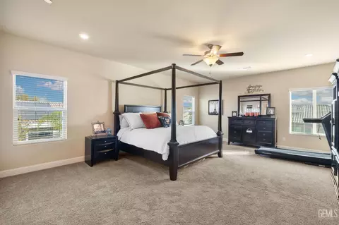 Bedroom - 9324 Red Pine Dr, Shafter, CA 93263 photo 1 of 10