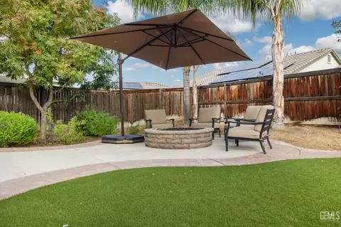 Exterior - 9324 Red Pine Dr, Shafter, CA 93263 photo 7 of 8