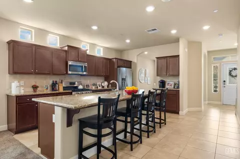 Entry Way - 9324 Red Pine Dr, Shafter, CA 93263 photo 5 of 9