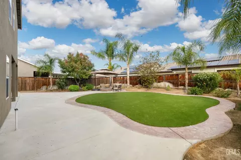 Exterior - 9324 Red Pine Dr, Shafter, CA 93263 photo 6 of 8