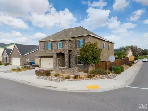 Exterior - 9324 Red Pine Dr, Shafter, CA 93263 photo 2 of 8